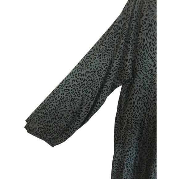 Wonderly Top Women's Size 4X Green Black Animal Print Long Sleeve Button Up - Picture 4 of 8